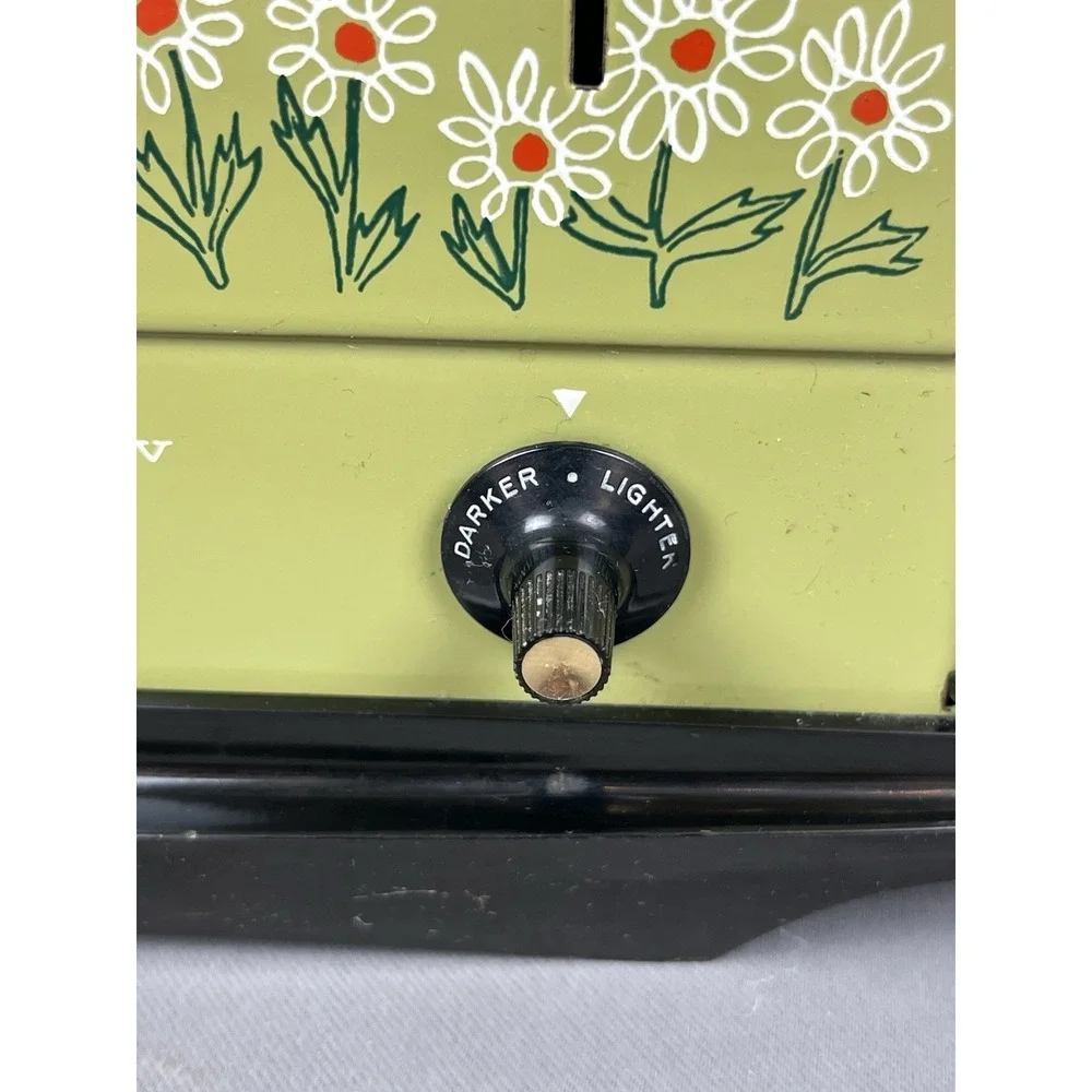 1970s Toastmaster Sovereign IV Automatic Toaster Model B120 Green Daisy Chrome